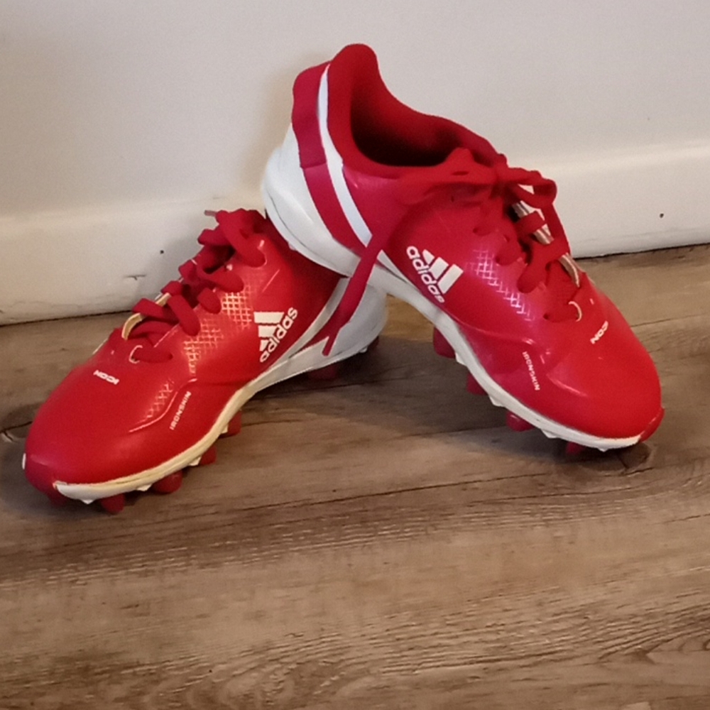Baseball cleats